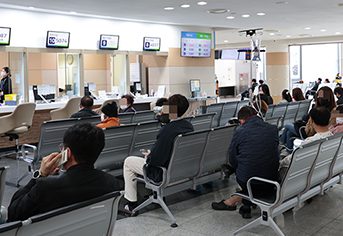 국무회의, 2022년 수준 법인세율 및 신용카드 소득공제 한도 확대 등 세제 개편 의결