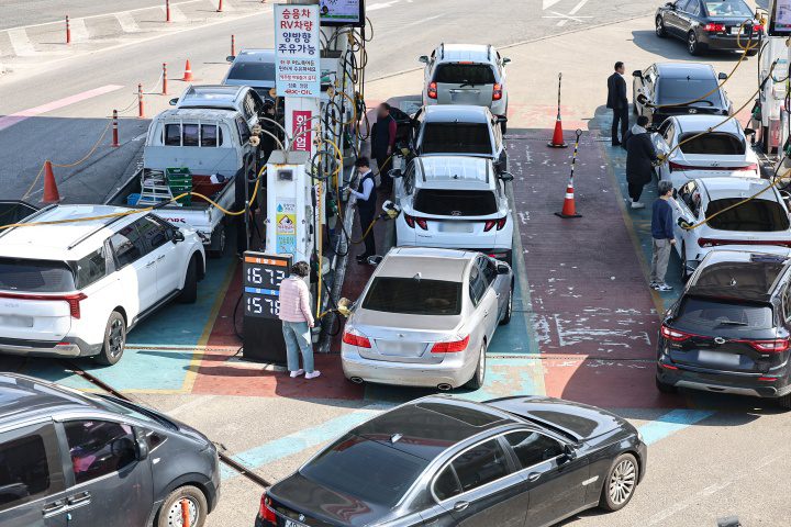 치솟는 기름값, 정부 합동점검단이 불법 유통 막는다